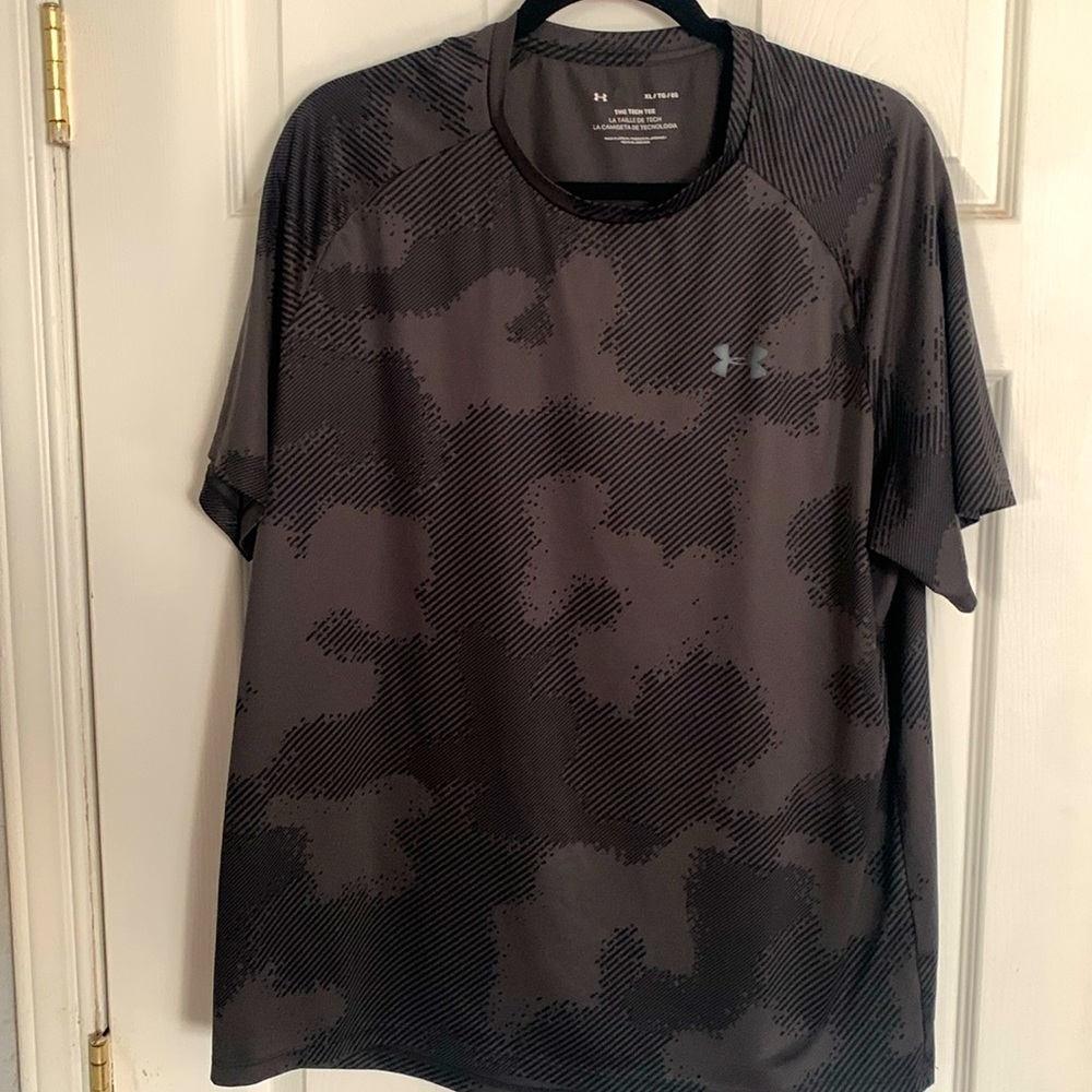 Men’s under armor t-shirt size XL